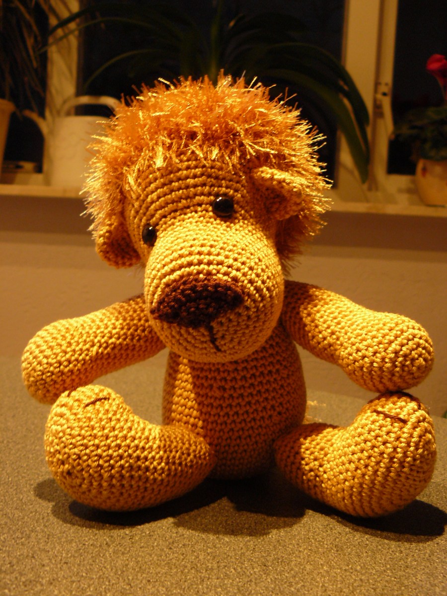 Leeuw met pluizige manen