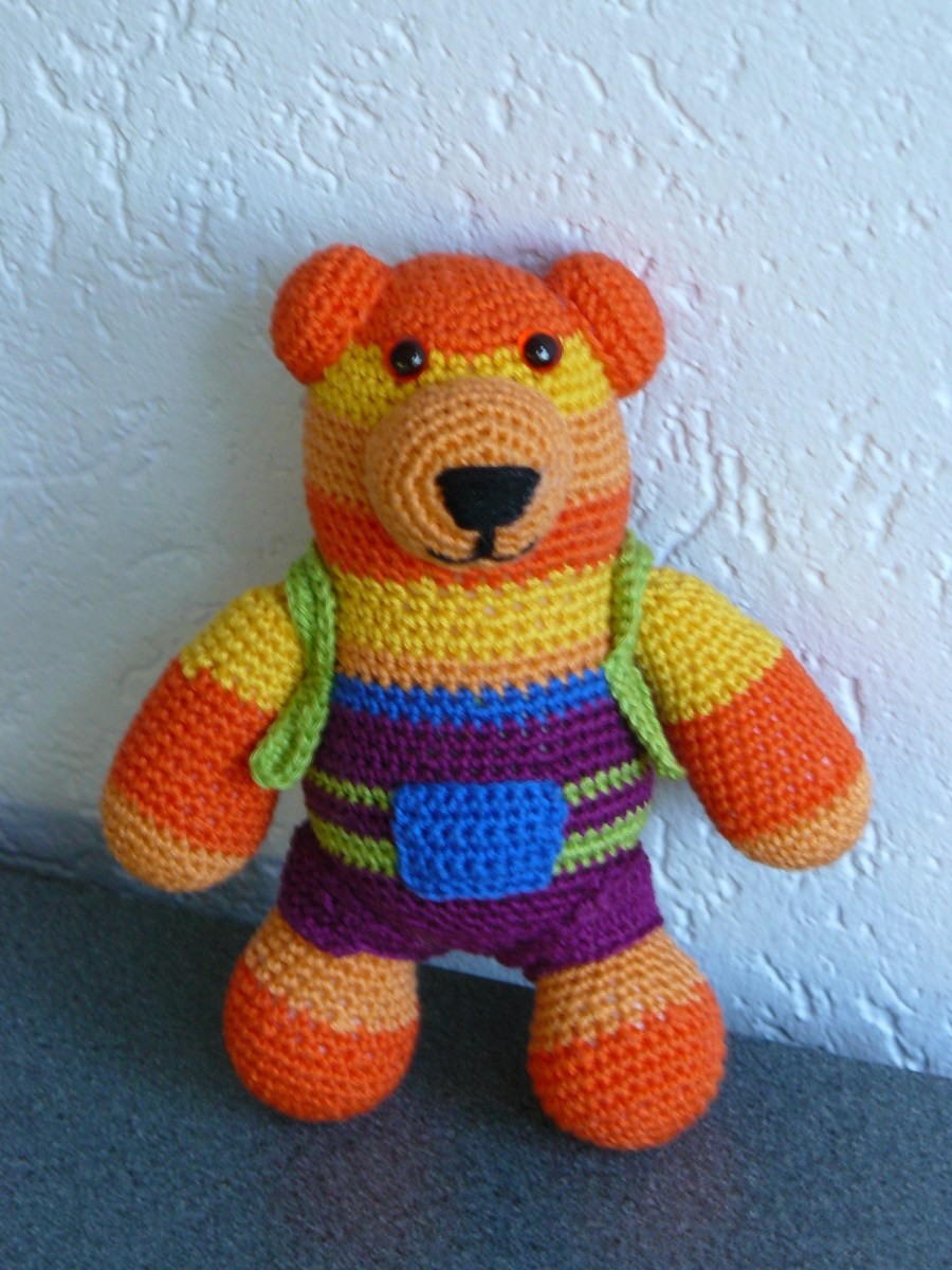 Vrolijk exemplaar in zonnige kleuren met stoere tuinbroek